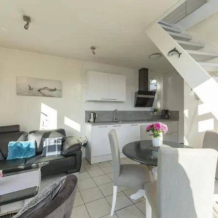 Gorgeous By The Beachside Holiday home *